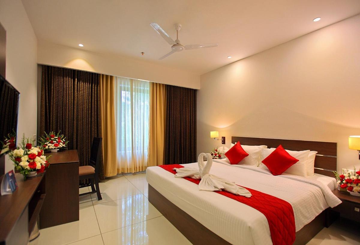 Hotel San Kollam Esterno foto